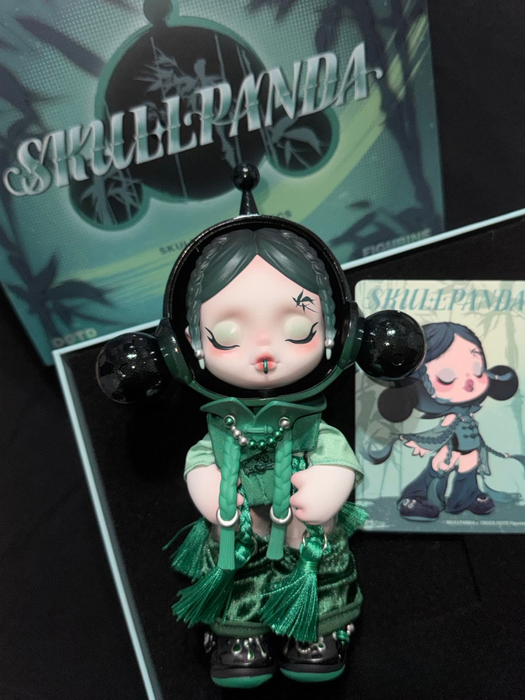 Skullpanda x Crocs OOTD Figure
