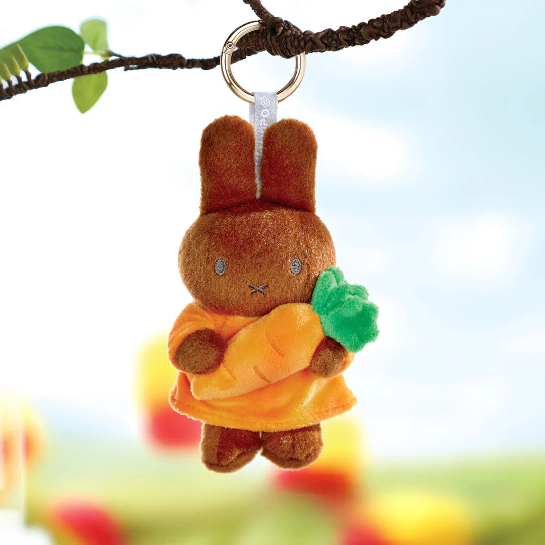 Miffy Hugging Series Keychain - Melanie Carrot