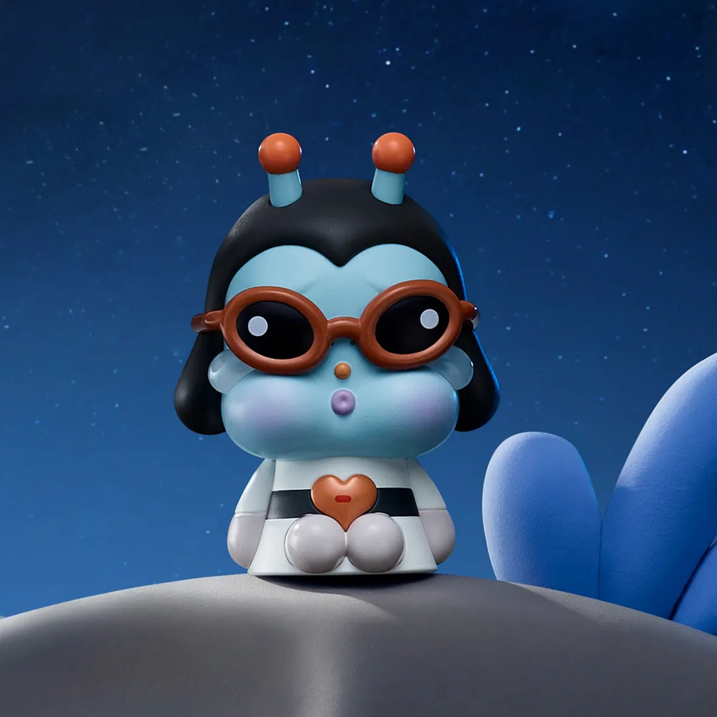 POP MART - CRYBABY CRYING TO THE MOON-SITTING SERIES