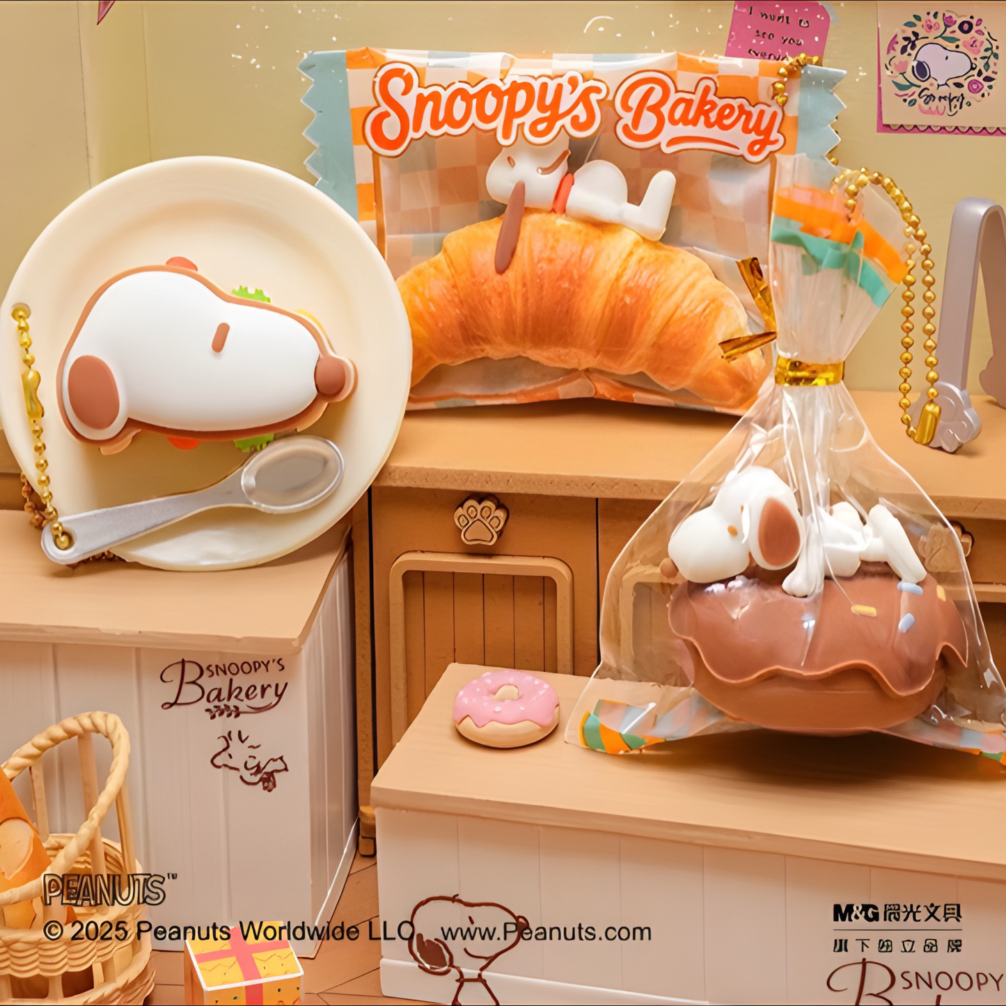 M&G Shop - Peanuts Snoopy Snoopy’s Bakery Keychain Gacha Blind Box