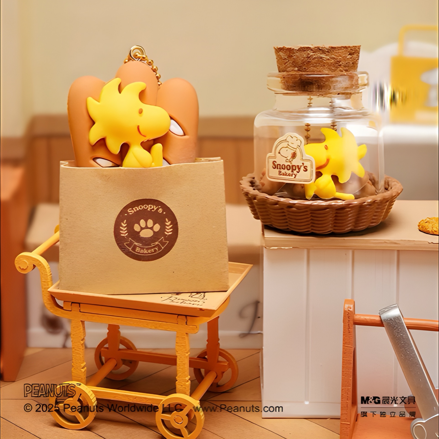 M&G Shop - Peanuts Snoopy Snoopy’s Bakery Keychain Gacha Blind Box