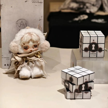 [PREORDER] θSKULLPANDA Cage-Uncage Vinyl Plush Doll